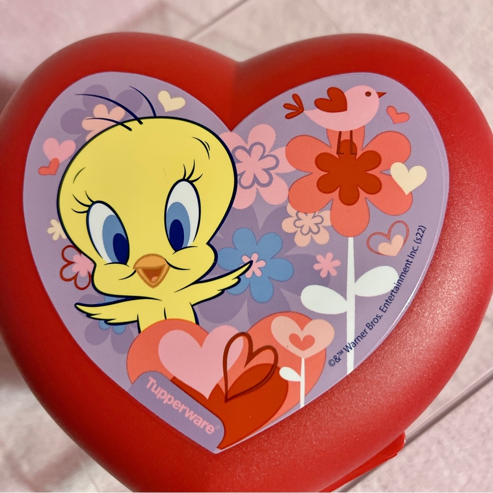 Tweety Bird Tupperware Heart Storage Container - Picture 2 of 7